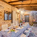Dimora Delle Camelie, A Traditional Stylish House