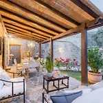 Dimora Delle Camelie, A Traditional Stylish House *