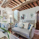 Villa Dimora Delle Camelie, A Traditional Stylish House *