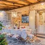 Dimora Delle Camelie, A Traditional Stylish House *