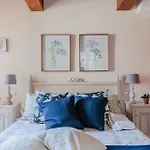 Villa Dimora Delle Camelie, A Traditional Stylish House Capannori