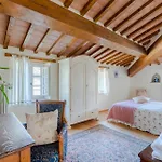 Dimora Delle Camelie, A Traditional Stylish House