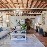 Dimora Delle Camelie, A Traditional Stylish House Capannori