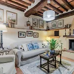 Dimora Delle Camelie, A Traditional Stylish House Villa *