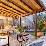 Dimora Delle Camelie, A Traditional Stylish House