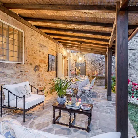 Villa Dimora Delle Camelie, A Traditional Stylish House