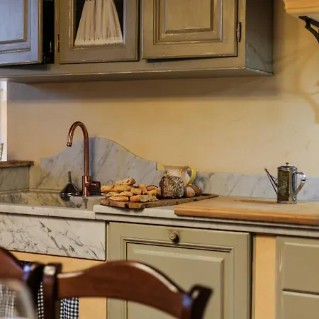Villa Dimora Delle Camelie, A Traditional Stylish House *