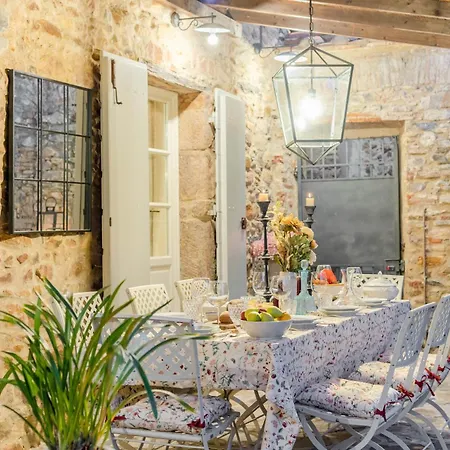 Villa Dimora Delle Camelie, A Traditional Stylish House Capannori