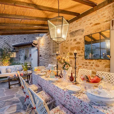 Dimora Delle Camelie, A Traditional Stylish House Capannori