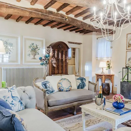Dimora Delle Camelie, A Traditional Stylish House Villa *