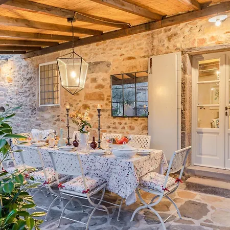Dimora Delle Camelie, A Traditional Stylish House *
