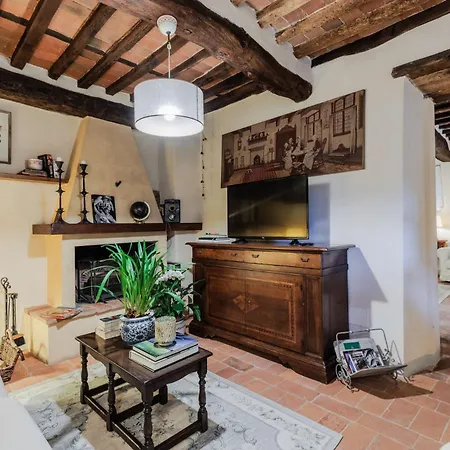 Dimora Delle Camelie, A Traditional Stylish House