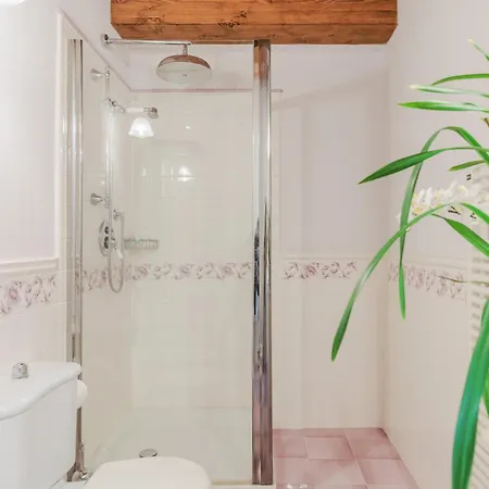 Dimora Delle Camelie, A Traditional Stylish House Villa