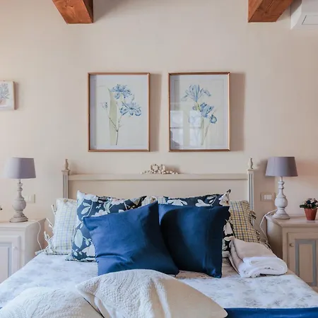 Villa Dimora Delle Camelie, A Traditional Stylish House SantʼAndrea di Compito