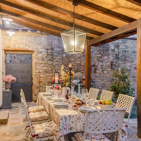 Dimora Delle Camelie, A Traditional Stylish House *