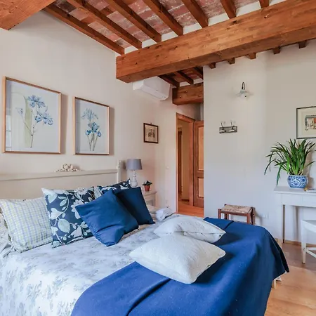 Dimora Delle Camelie, A Traditional Stylish House Villa