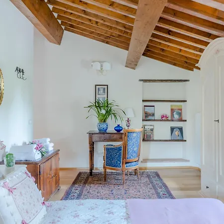 Dimora Delle Camelie, A Traditional Stylish House