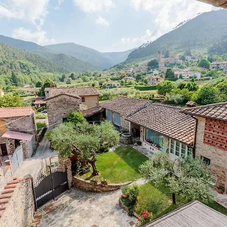 Villa Dimora Delle Camelie, A Traditional Stylish House Capannori