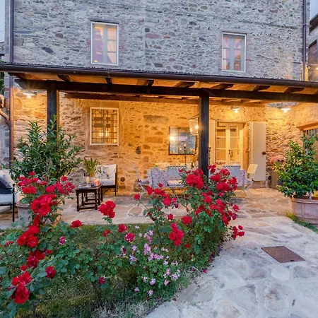 Dimora Delle Camelie, A Traditional Stylish House Villa *