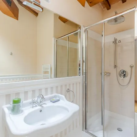 Dimora Delle Camelie, A Traditional Stylish House Villa SantʼAndrea di Compito