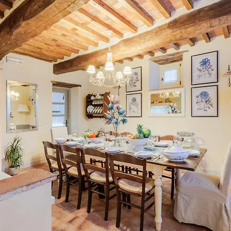 Villa Dimora Delle Camelie, A Traditional Stylish House