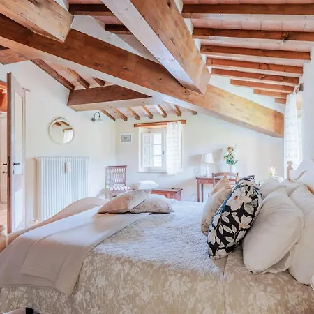Dimora Delle Camelie, A Traditional Stylish House *