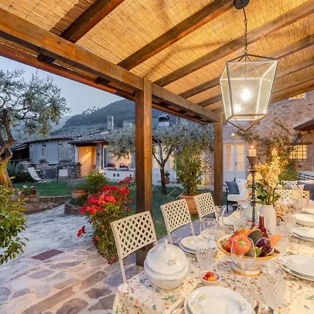 Villa Dimora Delle Camelie, A Traditional Stylish House *