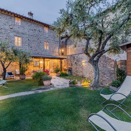 Dimora Delle Camelie, A Traditional Stylish House *